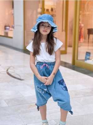 Hilal Akıncı Kids Kız Çocuk Düz Renk Tişört Desenli Cepli Kot Şalvar Çanta Şapka 4'lü Takım G-026 Hilal Akıncı Kids Kız Çocuk Düz Renk Tişört Desenli Cepli Kot Şalvar Çanta Şapka 4'lü Takım G-026