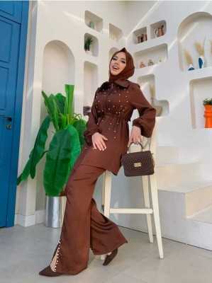 Bym Fashion İncili Boydan Fermuarlı Ceket ve Yırtmaç Detaylı Pantolon Takım 8415 Kahverengi 8786 Bym Fashion İncili Boydan Fermuarlı Ceket ve Yırtmaç Detaylı Pantolon Takım 8415 Kahverengi 8786